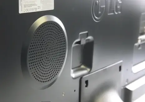 LG 47LA790V-bass